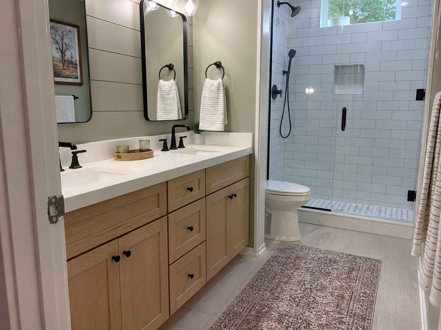 Bathroom remodel photos North MS — minimalist design by Galvez